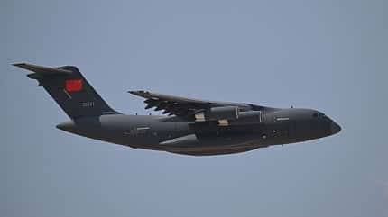 Y-20 Transporter im Flug