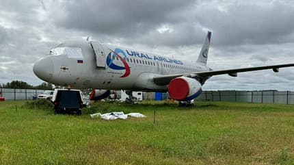 Ural Airlines, Ural, Weizenfeld, A320, Sibirien Ural Airlines, notgelandete A320 wird zerlegt.