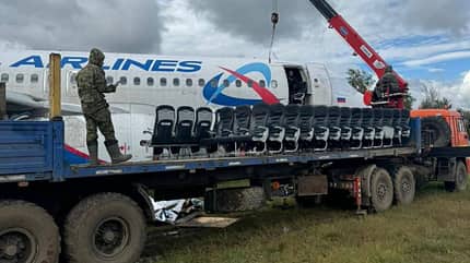 Ural Airlines, notgelandete A320 wird zerlegt.