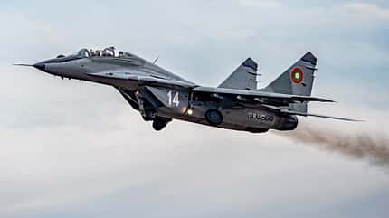 MiG29, Bulgarien, Bulgarische Luftwaffe Flugbetrieb auf dem Stützpunkt Graf Ignatievo in Bulgarien (2024). MiG-29, C-27J, L-39, Mi-8 und griechische F-4E Phantom II.