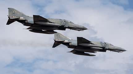 Flugbetrieb auf dem Stützpunkt Graf Ignatievo in Bulgarien (2024). MiG-29, C-27J, L-39, Mi-8 und griechische F-4E Phantom II.