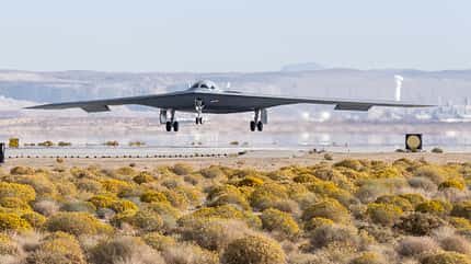 B-21,Northrop grumman,Raider,Bomber B-21 Raider bei der Landung in Edwards