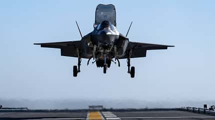 F-35B landet auf dem Deck der JS Kaga