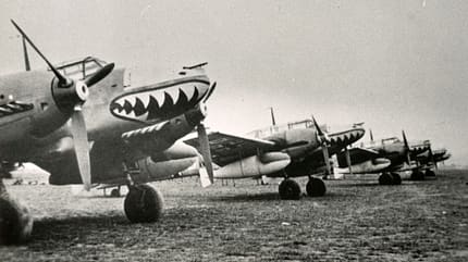 Messerschmitt, Bf 110 Reihe von Messerschmitt Bf 110 mit Haifischmäulern am Bug