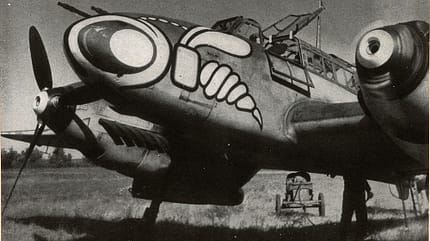 Messerschmitt, Bf 110 Messerschmitt Bf 110 am Boden mit Sonderbemalung am Bug