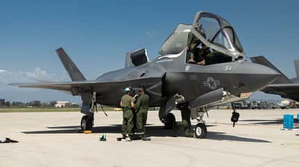F-35B mit Bodencrew