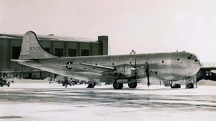 Boeing, 377, C-97, Stratocruiser Boeing XC-97 Stratofreighter am Boden