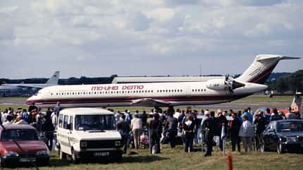 McDonnell Douglas, MD-81, Unducted Propfan, UDF, GE36 McDonnell Douglas MD-81 UHB am Boden mit Zuschauern