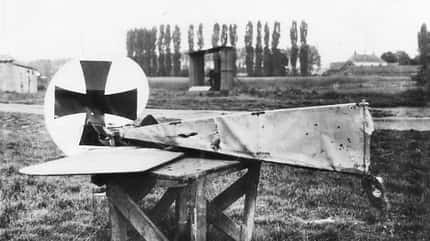Immelmann, Max Immelmann, Jagdflieger, Erster Weltkrieg, Absturz Avion, Fokker, Luftkampf Lens, Wrack, Max Mulzer, Flak