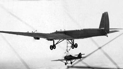 Tupolew, Sowjetunion, Mutterschiffe, TB-3 Jäger koppelt von TB-3-Mutterschiff ab