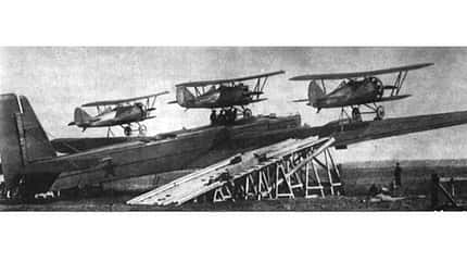 Tupolew, TB-3, Sowjetunion, Mutterschiff Tupolew TB-3 mit Parasiten-Jägern und Rampe