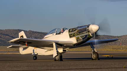 P-51D, P51D, Bardahl Special, Super Mustang, Reno Air Race, Rennflugzeug, Racer Bardahl Special mit geöffneter Motorabdeckung bei laufendem Propeller, Steven Hinton im Cockpit, aufgenommen beim Reno Air Race 2023.