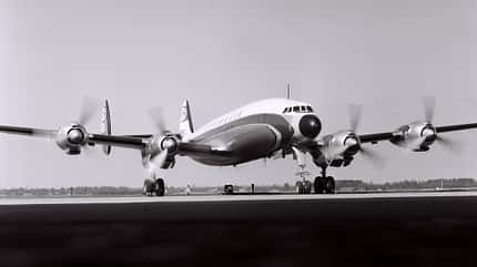 Rollende Lockheed L-1649 Super Star der Lufthansa