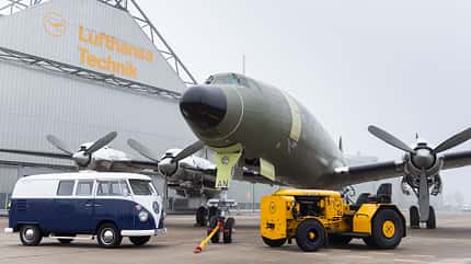 Lockheed L-1649A Super Star der Lufthansa beim Roll-out