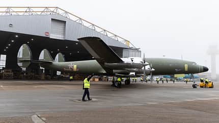 Lockheed L-1649A Super Star der Lufthansa beim Roll-out