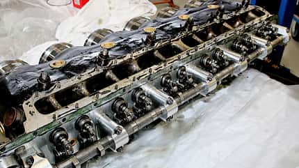 Flugmotor, DB 605, Daimler Benz, Messerschmitt,Me 109,Bf 109,Daimler Benz DB 605,Flugmuseum Messerschmitt,Luftwaffe,WWII DB 605-Zylinderbank, hier mit geöffneter Ansaugseite und freiligendem Ventiltrieb zu sehen