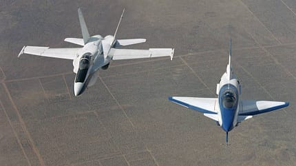 X-31, Rockwell, NASA, MBB, Dasa, F/A-18, Hornet X-31 mit F/A-18 als Begleitflugzeug