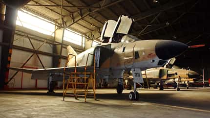 RF-4E, Phantom, Iran RF-4E Phantom Iran in Wartungshalle