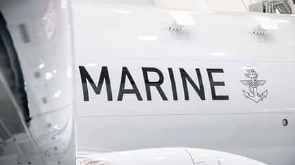 Detail Schriftzug Boeing P-8A Poseidon Marine in Lackierhalle
