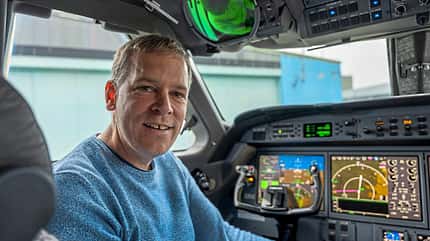 HALO, DLR, Deutsches Zentrum für Luft- und Raumfahrt, Atmosphärenforschungsflugzeug, Gulfstream G550, ESA, Satelliten, Forschungssatellit, EarthCARE, Earth Cloud Aerosol and Radiation Explorer Pilot Marc Puskeiler vom DLR im Cockpit der HALO