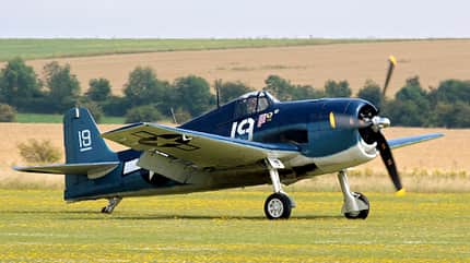 Grumman F6F Hellcat mit Pratt & Whitney R-2800 auf einer Grasbahn