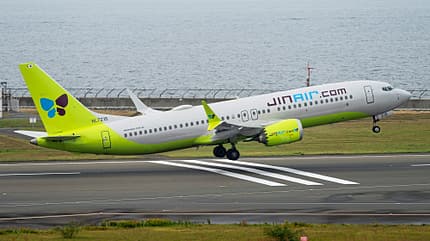 Boeing 737-8 von Jin Air beim Start