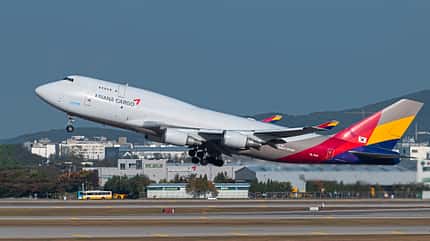 Korean Air, Air Asiana, Fusion, Korea, Asien, Airline, Boeing 747, Airbus, Flughafen Seoul Incheon Boeing 747-400F von Asiana Cargo beim Start