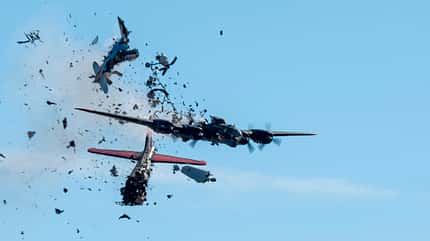 NTSB, Unfallanalyse, Dallas, Texas, Kollision, King Cobra, Crash, Airshow, Bell P-63 King Cobra, Boeing B-17G Flying Fortress Der Zusammenstoß in der Luft einer Boeing B-17 Flying Fortress und einer Bell P-63 King Cobra
