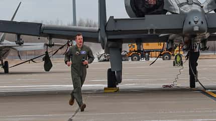 F-22, Raptor, Mitchell Trophy Pilot rennt über Flightline