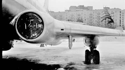 Tupolew Tu-124, Regionalairliner, UdSSR, Aeroflot, Turbofan, Regionalverkehrsflugzeug, Tu-124Sch Bombenaufhangung unter der Tragfläche einer Tupolew Tu-124Sch