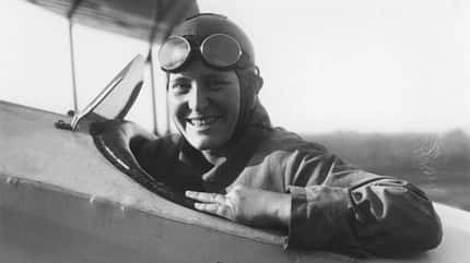 Marga von Etzdorf, Luftfahrtpionierin, Junkers Ju A50 Junior, Rekorde Luftfahrtpionierin Marga von Etzdorf im Cockpit