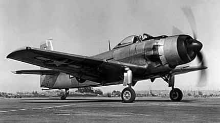 Douglas, A-1, Skyraider Douglas XBT2D-1 mit laufendem Motor am Boden