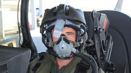 Rafale, Dassault Aviation, Kampfjet, Militär, Endmontagelinie Scorpion-Display am Helm eines Piloten einer Dassault Rafale