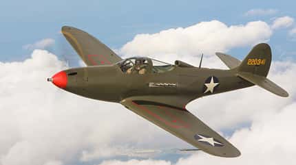 Bell P-39 Airacobra, A2A, Jäger, Jagdbomber, Bell Aircraft Corporation, Military Aviation Museum in Virginia, Allison-V-11-Motor Bell P-39 Airacobra (220341) im Flug