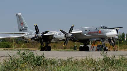 Abgestellte Tupolew Tu-95 Bear in Engels 