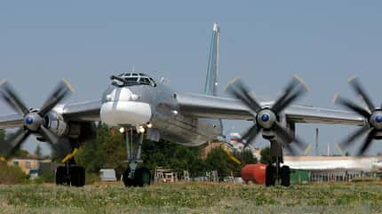 Rollende Tupolew Tu-95 Bear in Engels 