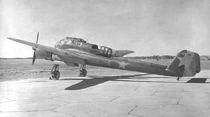 Deutsche Beuteflugzeuge, Rote Armee, Focke-Wulf Fw 190, Messerschmitt Me 262, Fw 190 A-4, Heinkel He 162, Fw 200, Henschel Hs 126, Heinkel He 111, Fw 189 A-3, Junkers Ju 87, Do 17 Eine erbeutete Focke-Wulf Fw 189 A-3 Uhu, welche von der Roten Armee als Verbindungsflugzeug genutzt wurde