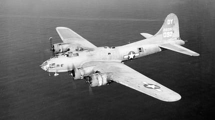 Boeing B-17, Desert Rat, Illinois, Desert-Rat-Projekt, Bomber, USAF Boeing B-17 schwarz-weiß Aufnahme