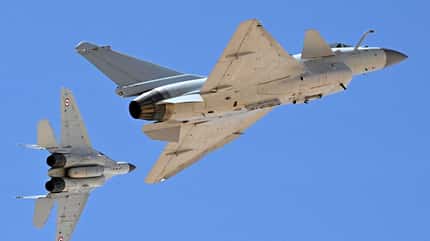 J-10 und MiG-29 gemeinsam in der Luft