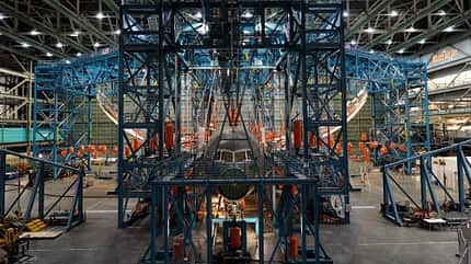 Flügel, Wings, Boeing X-66A, Airbus eXtra Performance Wings, Windkanal Boeing-787-Rumpf im Prüfstand bei Flügel-Strukturtests