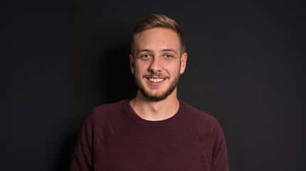 Porträt von Finn Schenke, Experte für elektrische Energiesysteme Porträt von Finn Schenke, Experte für elektrische Energiesysteme