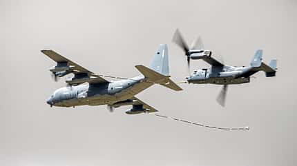 USAF, Ramstein, Mildenhall, Spanddahlem, Europa, NATO, F-15E, C-21A, C-37A, C-130J, C-146A, F-35, F-16C, MC-130J, KC-135R, M!-9 Reaper US Air Force MC-130J betankt eine CV-22 Osprey bei Mildenhall