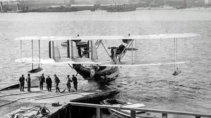 Supermarine Southampton Flugboot, 1043, Supermarine Aircraft, Royal Air Force, RAF, Reginald J. Mitchell Ein Supermarine Southampton-Flugboot wird auf dem Fluss Itchen in Woolston gewassert