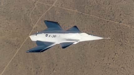 NGAD, Next Generation Air Dominance Fighter, Boeing, F-47, USAF, NASA, Bird of prey, Lockheed Martin, X-36, X-45A, YF-118 X-36 aus den 1990er-Jahren von McDonnell Douglas im Flug