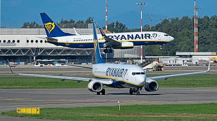 Ryanair, Boeing 737 MAX 8, B737-8, Billigfluggesellschaft, irische Niedrigpreis-Airline Zwei Boeing 737 von Ryanair am Flughafen Mailand-Malpensa