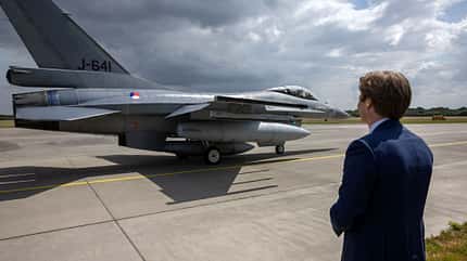 Minister verabschiedet F-16 Niederlande