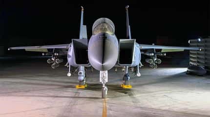 F-15E Strike Eagle mit APKWS-Raketenbehältern von vorne