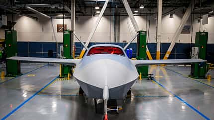 General Atomics, YQF-42, Stealth, Drohne General Atomics YQF-42A in der Halle