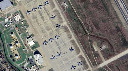 B-52, Stratofortress, Barksdale Satellitenaufnahme im Freien abgestellter B-52 Stratofortress