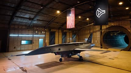 Anduril YFQ-44 in der Testhalle der Beale Air Force Base